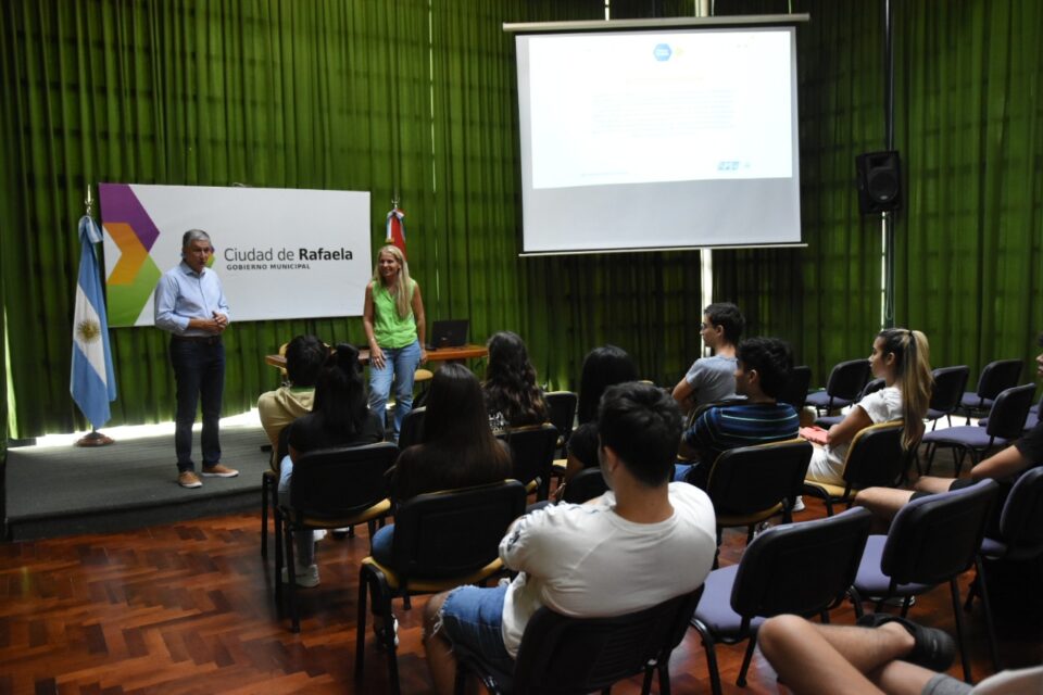 “Mi primera licencia” cerró el 2022 con una charla en el Salón Verde
