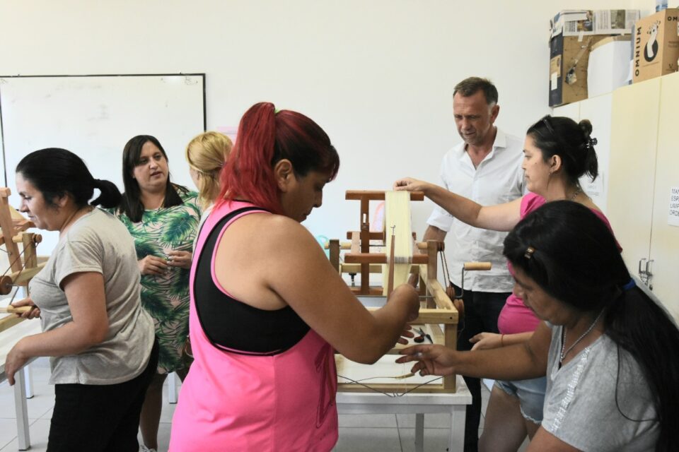 Las “Mujeres de la Seda” continúan trabajando con el fin de sumar valor agregado