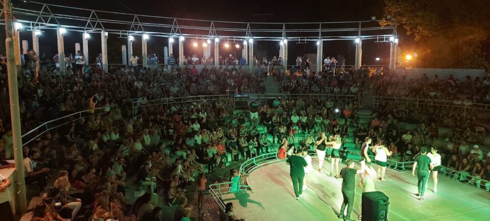 Multitudinaria “Noche de Cumbia” en la primera semana de Verano Acá