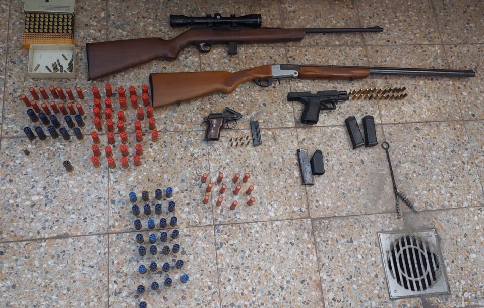 INCAUTARON MÁS DE 35 ARMAS DE FUEGO, MUNICIONES VARIAS Y TRASLADARON MÁS DE 60 PERSONAS GRACIAS AL ACCIONAR DE EFECTIVOS DE LA POLICÍA DE SANTA FE