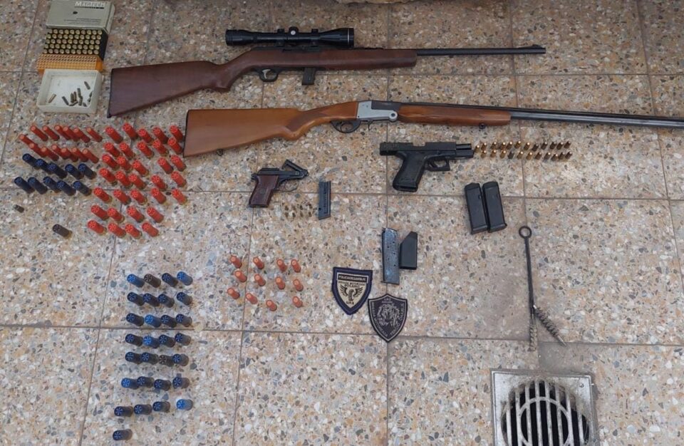 INCAUTARON MÁS DE 35 ARMAS DE FUEGO, MUNICIONES VARIAS Y TRASLADARON MÁS DE 60 PERSONAS GRACIAS AL ACCIONAR DE EFECTIVOS DE LA POLICÍA DE SANTA FE