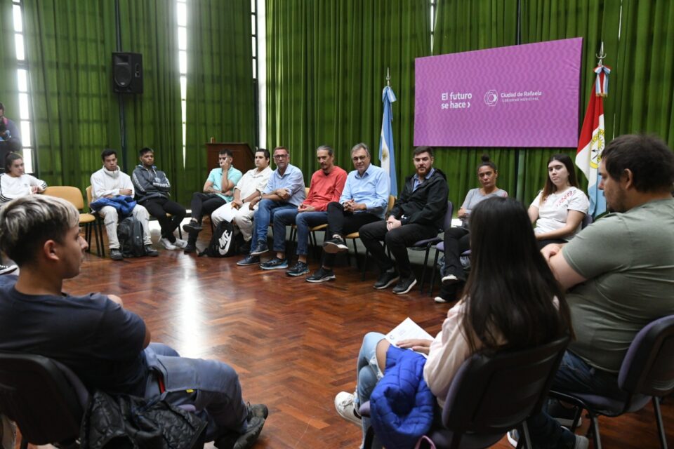 Jóvenes de la ciudad comienzan sus experiencias laborales en empresas