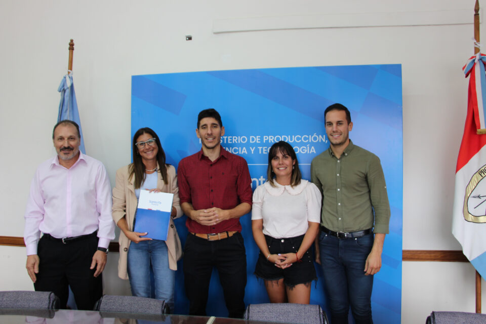 La Provincia entregó matrículas a 11 cooperativas