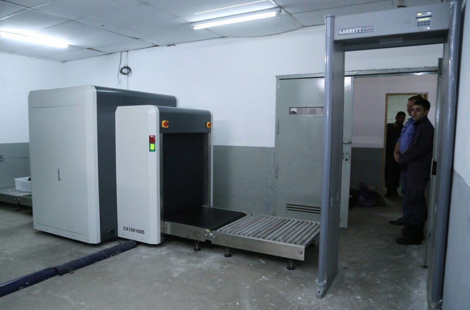 La provincia realizó la prueba de los detectores de metales y del body scanner en la unidad penitenciaria Nº 11 de Piñero