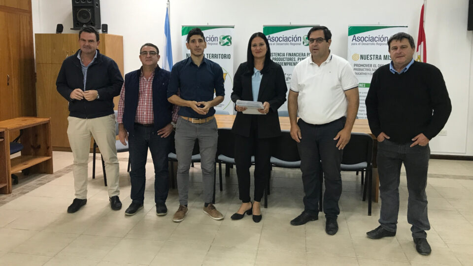 La Provincia entregó aportes a pequeños productores apícolas del norte provincial