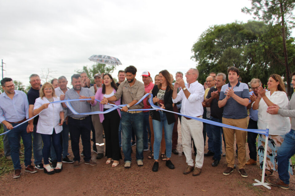 Caminos de la Ruralidad: La provincia inauguró una traza y firmó un nuevo convenio en el departamento San Cristóbal