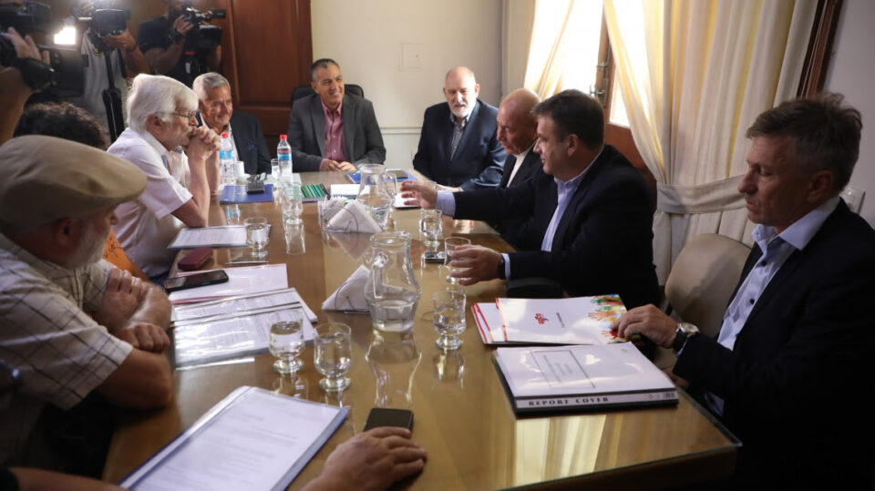 La provincia inició el diálogo paritario con los gremios de la administración central