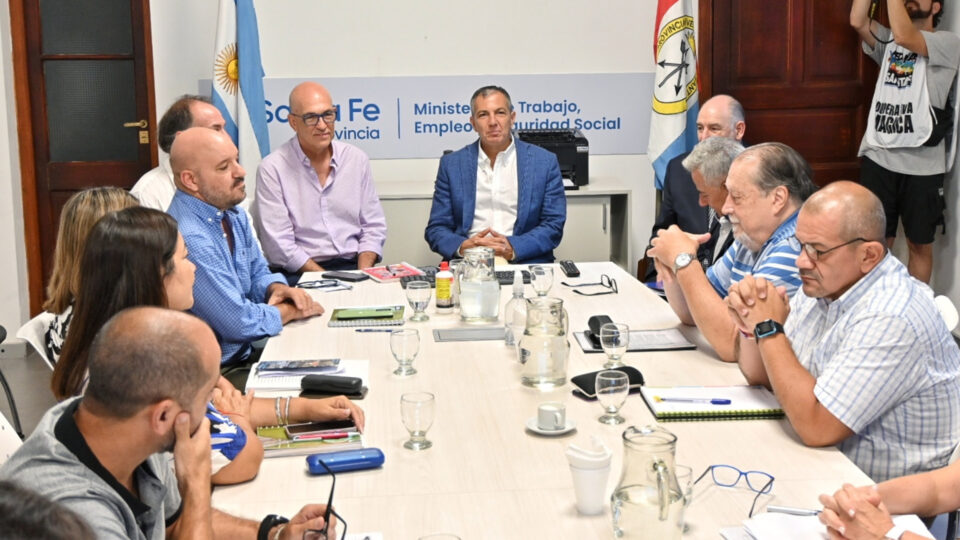 La provincia concretó la primera reunión paritaria con los gremios docentes