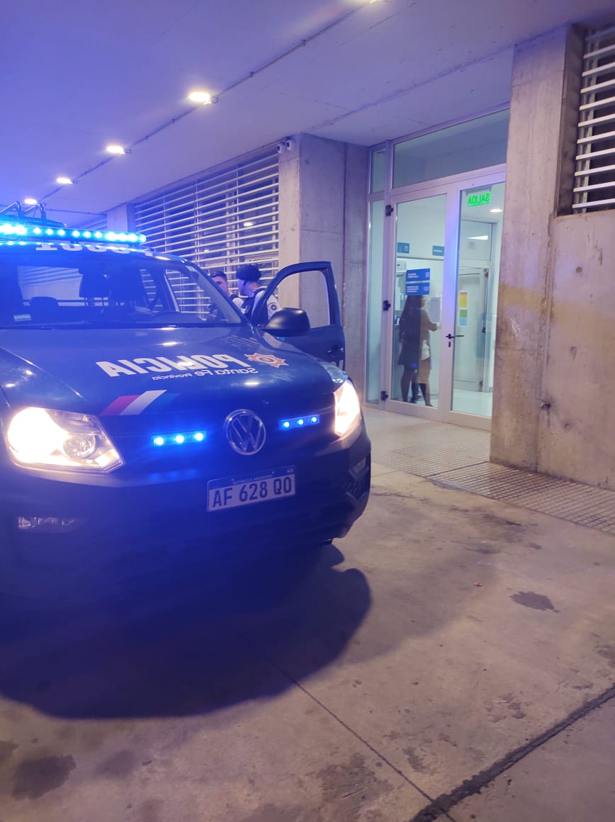 EFICAZ LABOR POLICIAL LOGRA RECUPERAR UNA CARTERA Y PERTENENCIAS