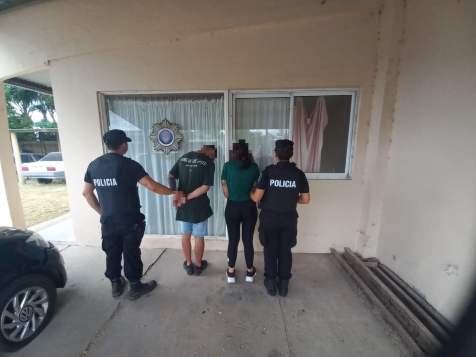 RECUPERARON DINERO MAL HABIDO, SECUESTRARON UN AUTOMÓVIL Y APREHENDIERON A UNA PAREJA CUYA MUJER ERA REQUERIDA POR LA JUSTICIA DE ENTRE RÍOS