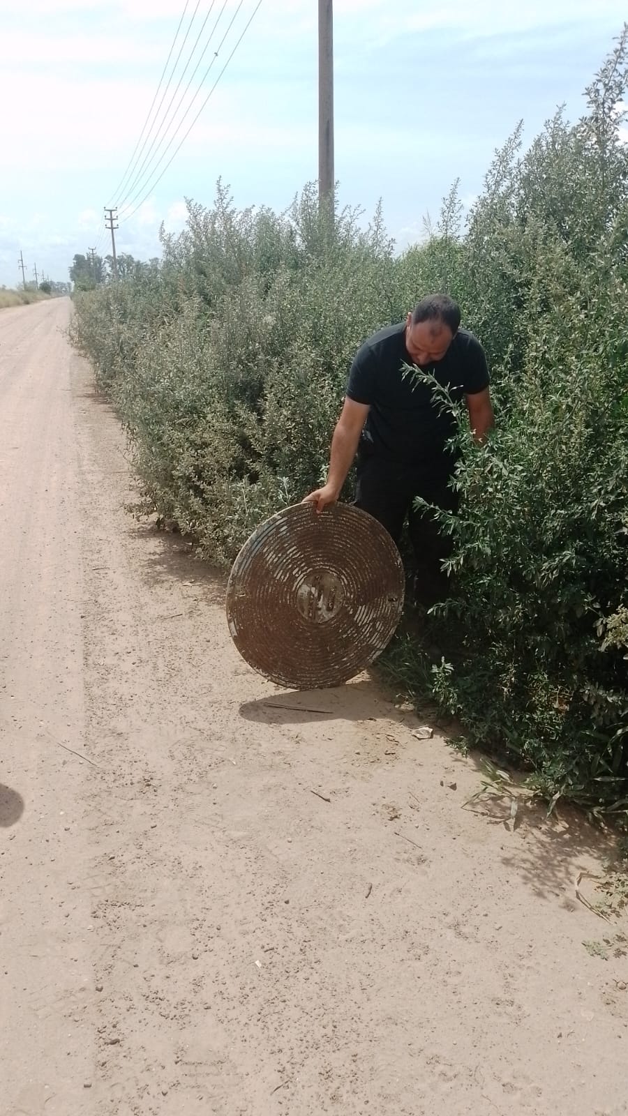 RECUPERAN UNA TAPA DE CLOACA