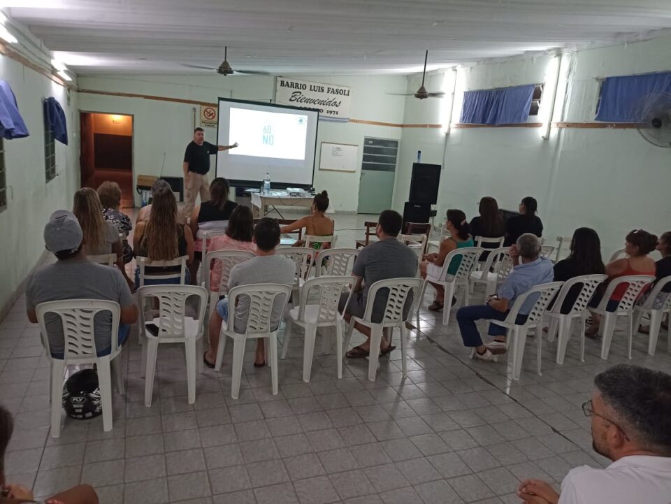 Vecinos de barrio Fasoli se capacitaron para utilizar Ojos en Alerta