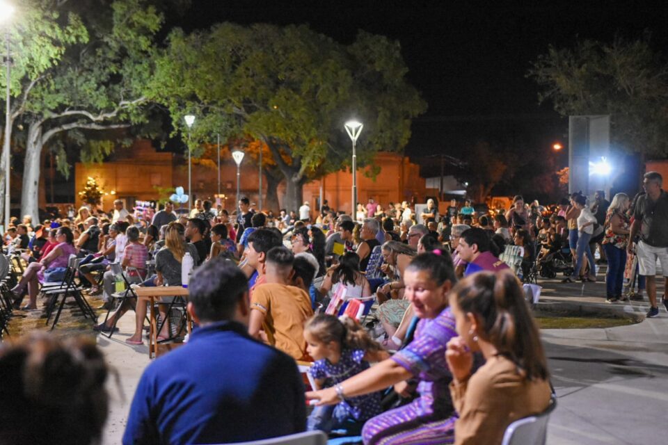 Con gran marco de público se llevó a cabo la primera noche del Festival de Folklore