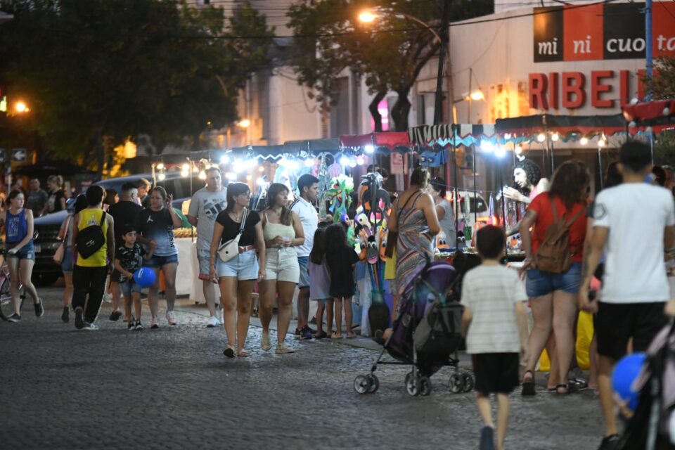 Plaza Feria y Desde el Origen dieron colorido al centro rafaelino