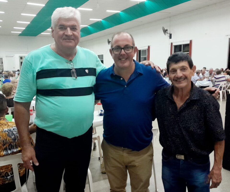 Ale Ambort en la Cena Malvinera