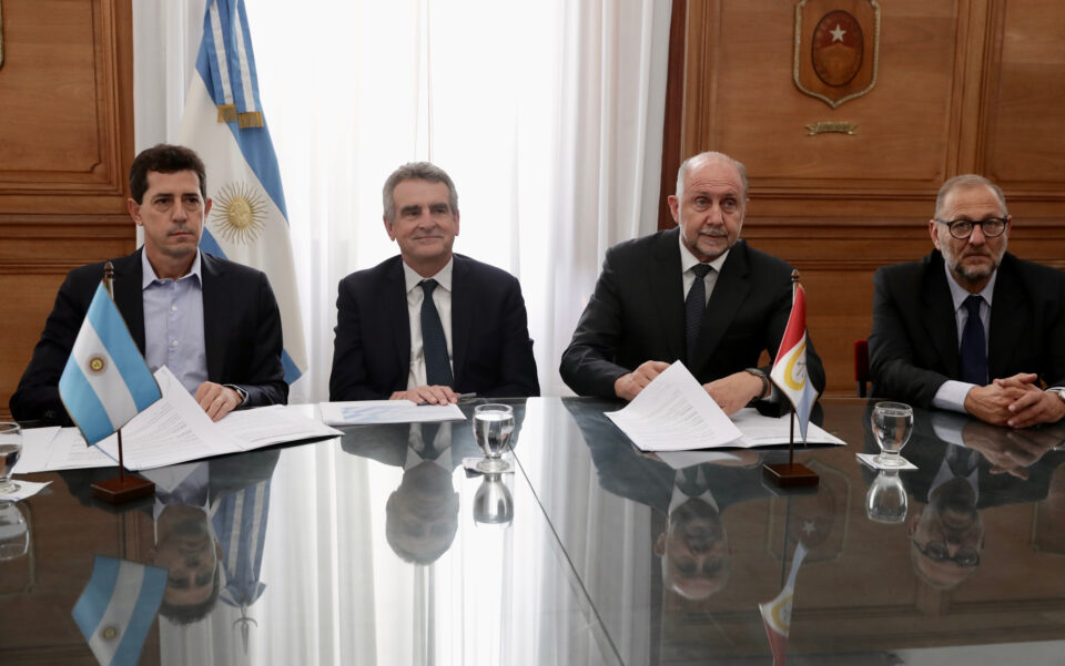 El gobernador Perotti firmó un convenio con Nación para utilizar cámaras de reconocimiento facial en Rosario