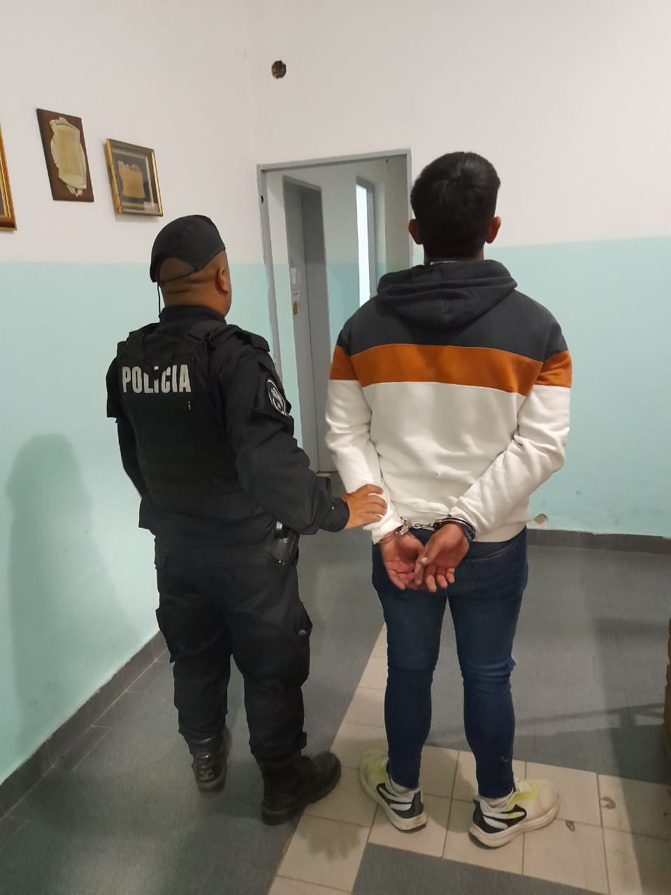 APREHENSIÓN DE UN SUJETO POR RESISTENCIA A LA AUTORIDAD