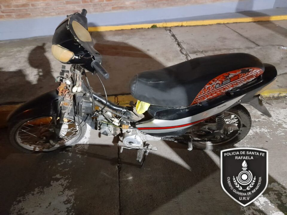 SECUESTRARON UNA MOTO EN ESTADO DE ABANDONO