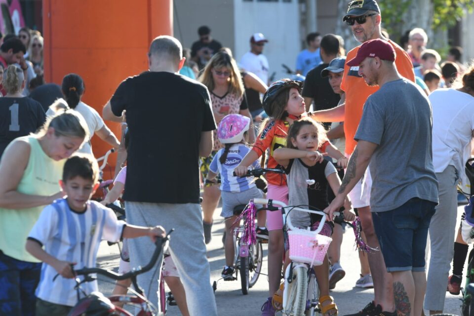 “Ciclismo en los barrios” brilló en la tarde del domingo