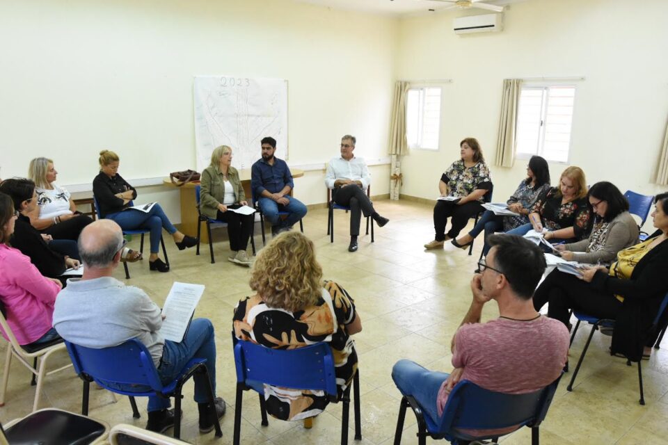 La Municipalidad distribuye casi siete millones de pesos en escuelas