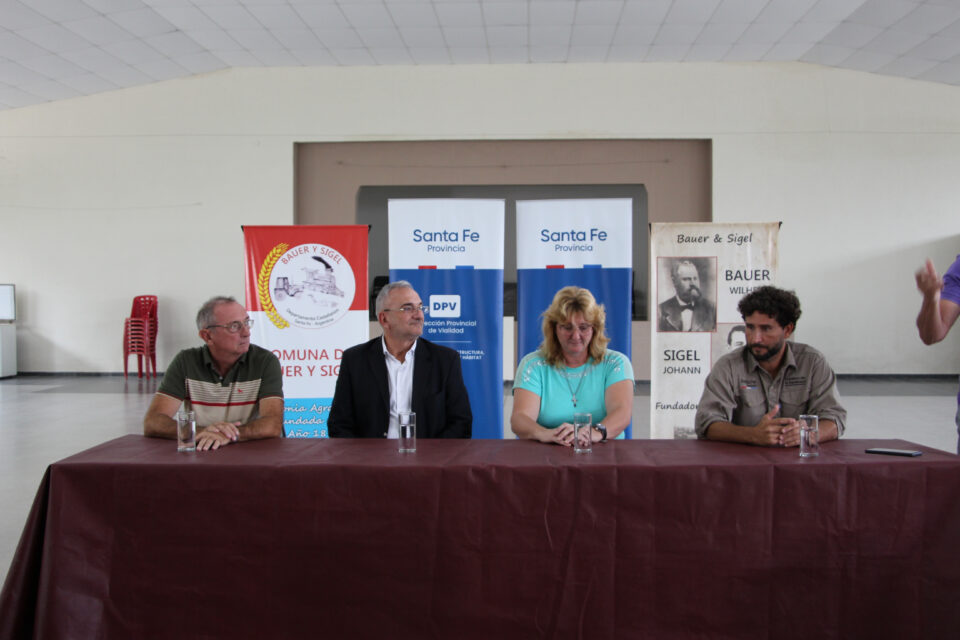 La provincia firmó un convenio para la implementación del Programa Caminos de la Ruralidad en Bauer y Sigel