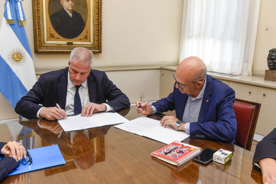Santa Fe incorpora a todas sus escuelas primarias al Plan 25