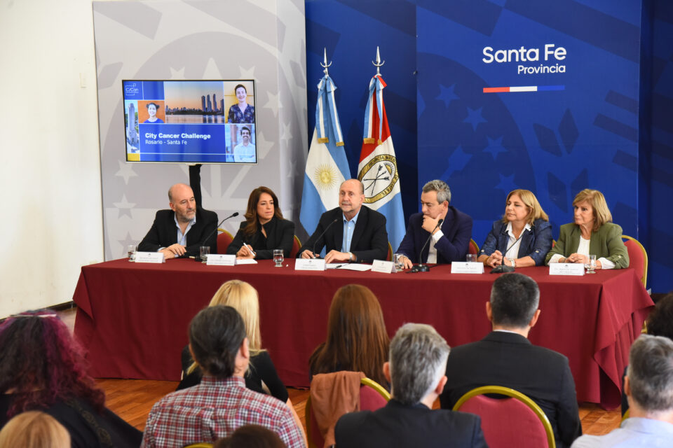 Perotti y Javkin firmaron un convenio con City Cancer Challenge para mejorar la atención oncológica en Rosario
