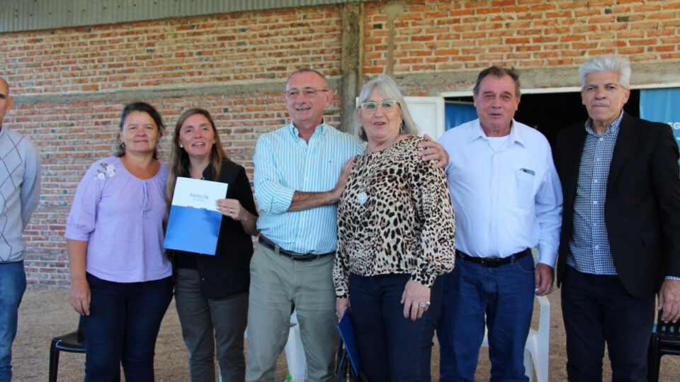 Costamagna entregó créditos a productores afectados por la sequía del Departamento San Javier