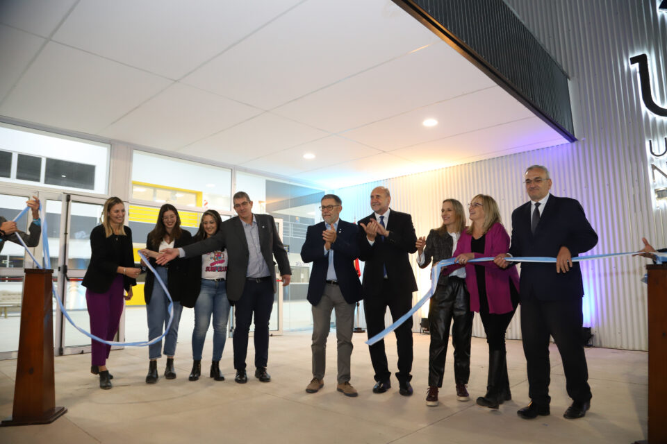 Perotti participó de la inauguración de un nuevo edificio de aulas en la Universidad Nacional de Rafaela