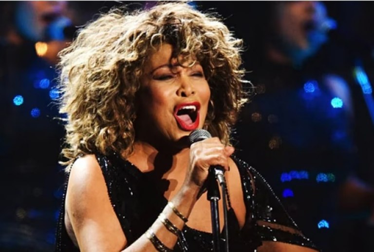 Murió Tina Turner, la legendaria «reina del rock», a los 83 años