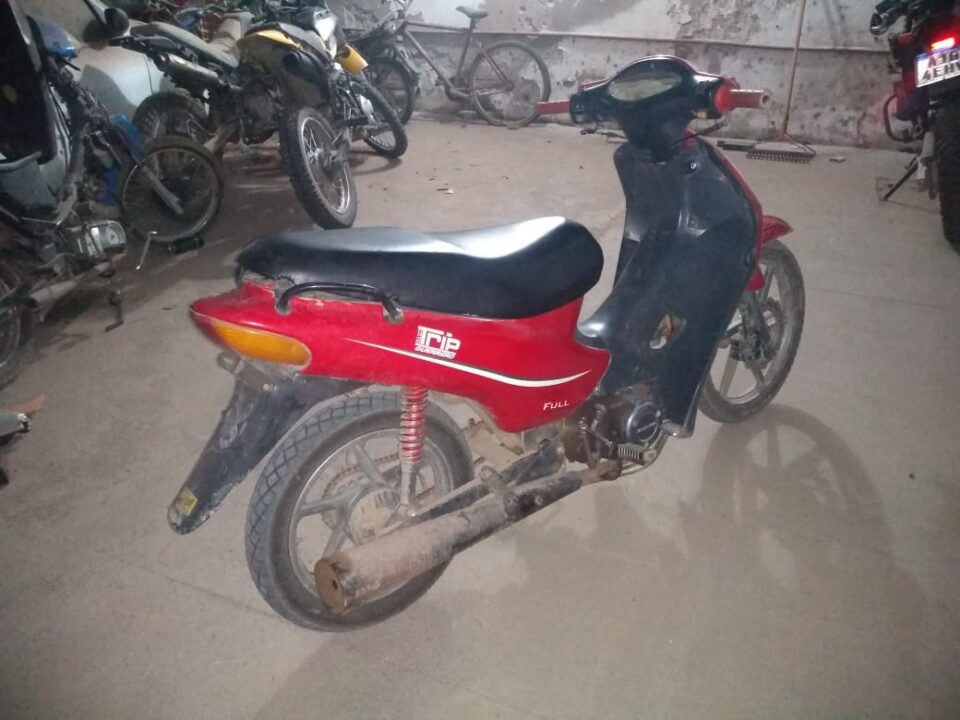 SECUESTRO DE MOTOCICLETA Y  DETENCION