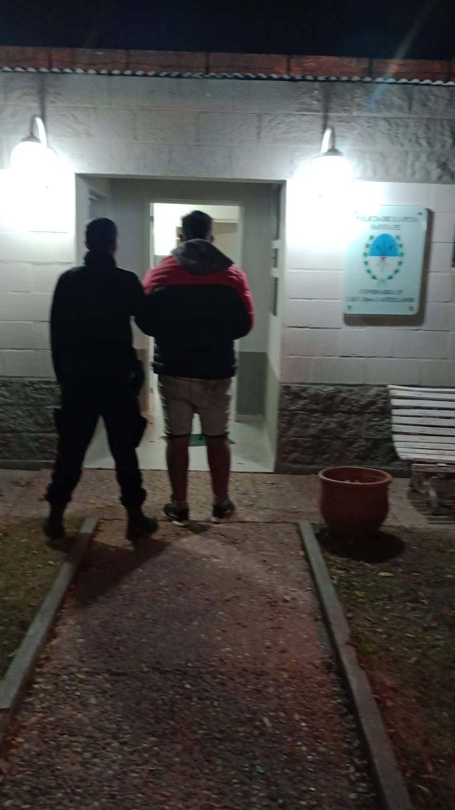 DETUVIERON A UN SUJETO AGRESIVO