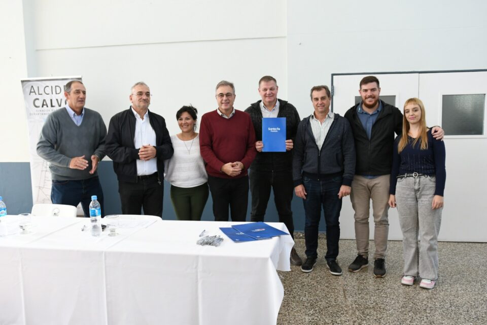 Castellano participó de la entrega de aportes para formación laboral