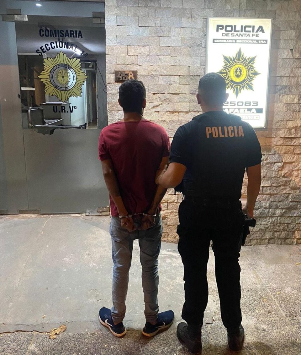 SUJETO APREHENDIDO TRAS CAUSAR MOLESTÍAS A LOS VECINOS