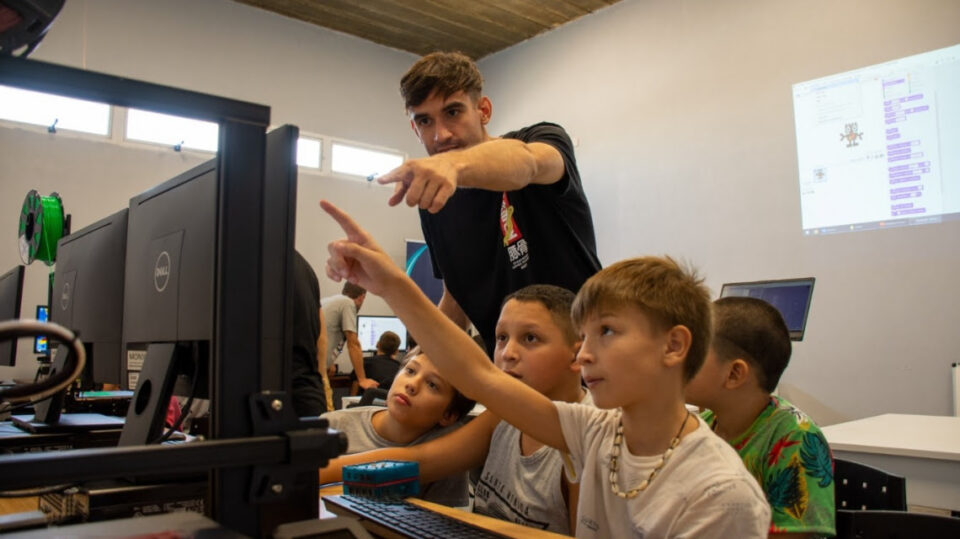 Con los Clubes de Ciencia y Tecnología, la provincia potencia y promueve la formación del talento científico-tecnológico