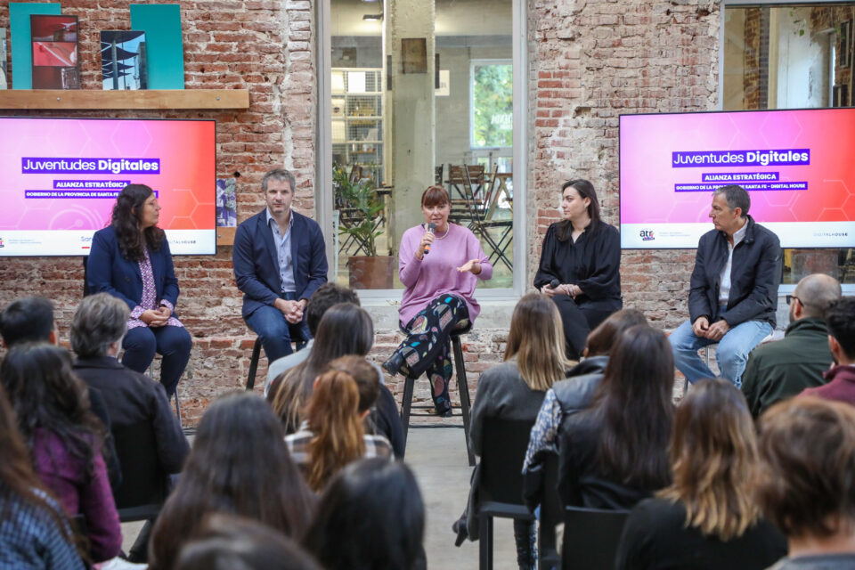 La provincia firmó un convenio para formar jóvenes en competencias digitales