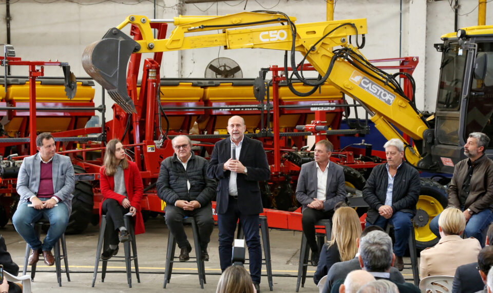 Perotti y De Mendiguren presentaron programas para fortalecer la industria de bienes de capital y el sector agroindustrial