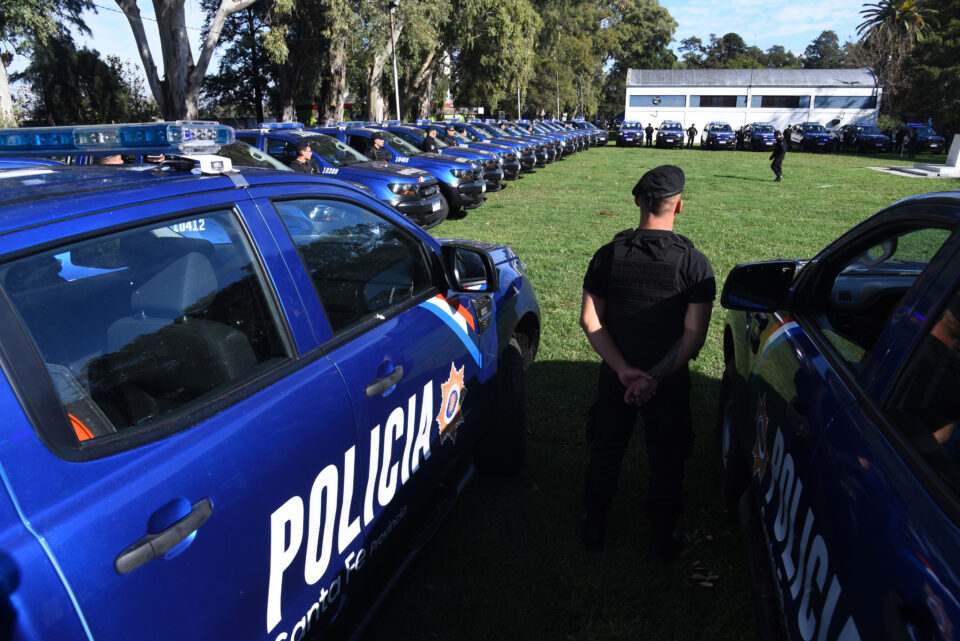 La provincia incorporó 60 camionetas 0 Km para la Policía de la Unidad Regional II con asiento en la ciudad de Rosario