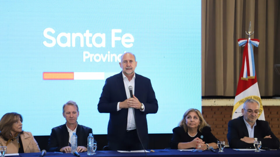 El gobernador Perotti presidió la apertura de sobres para ampliar el hospital Almicar Gorosito y la posta SIES 107 de Sunchales