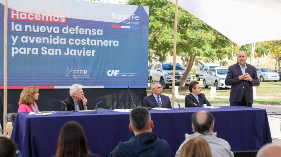 Perotti presidió la licitación de obras de la nueva defensa y avenida costanera para San Javier