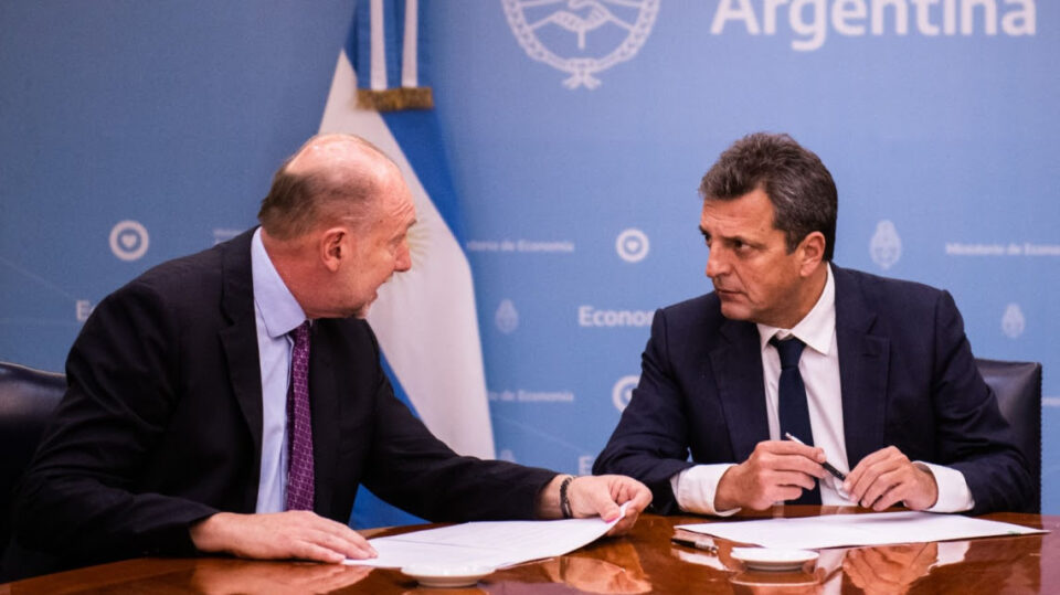Perotti mantuvo una reunión de trabajo con el ministro de Economía de la Nación, Sergio Massa