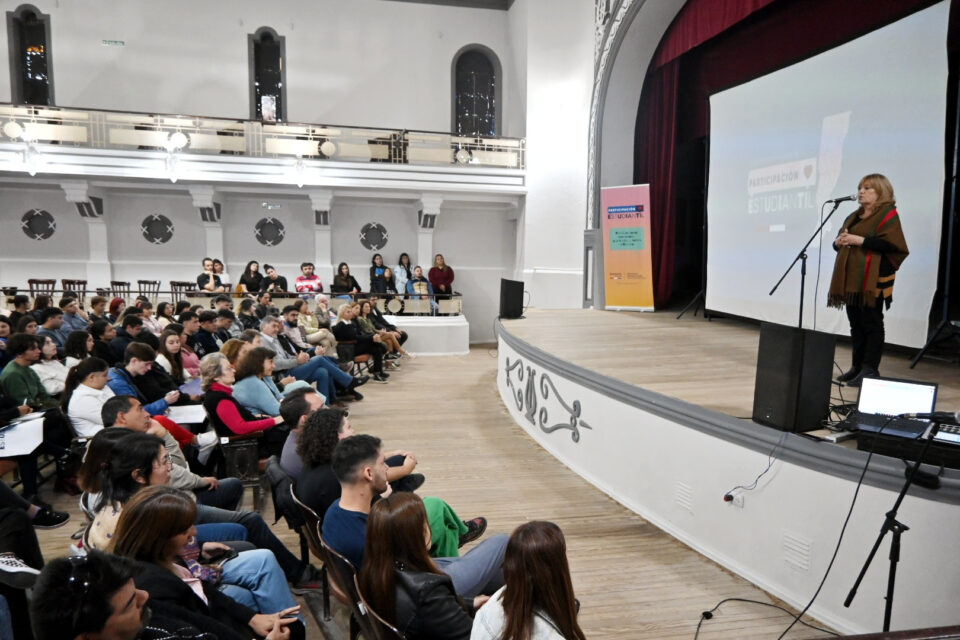 Cien estudiantes secundarios participaron del Encuentro Provincial de Jóvenes Protagonistas
