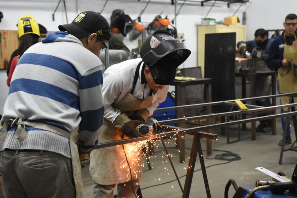 Luis Castellano visitó el Centro de Formación Profesional