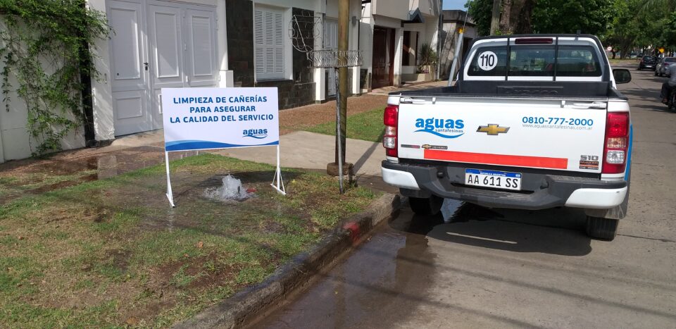 RAFAELA: LIMPIEZA PREVENTIVA DE LA RED DE AGUA POTABLE POR LA INCORPORACIÓN DEL ACUEDUCTO DE DESVÍO ARIJÓN