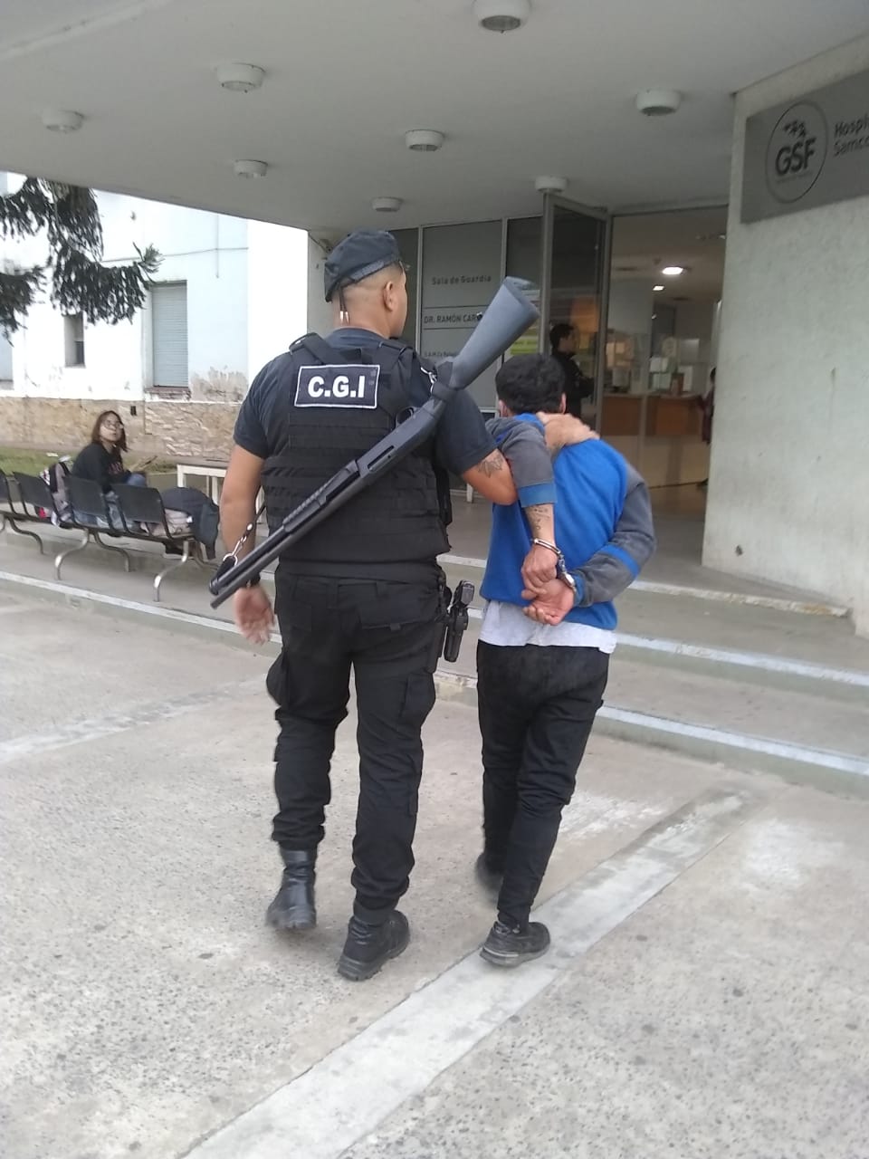 DETUVIERON A UN SUJETO