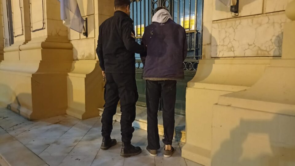 DETUVIERON A UN SUJETO