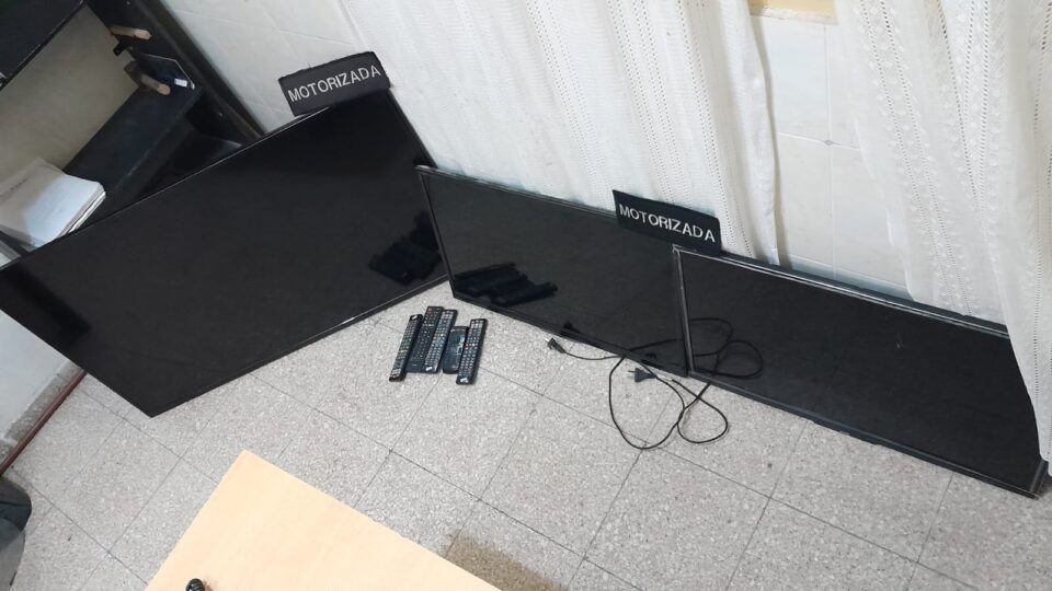 DETUVIERON A DOS SUJETOS Y RECUPERARON ELEMENTOS ROBADOS