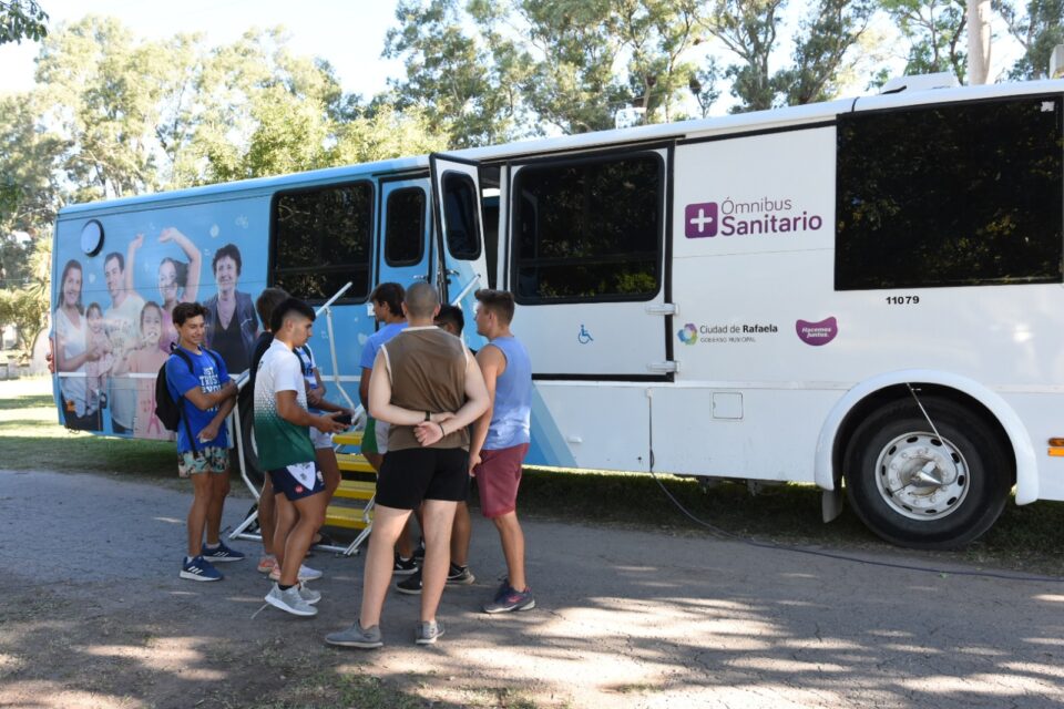 El Ómnibus Sanitario atiende en el Centro de Día Oeste