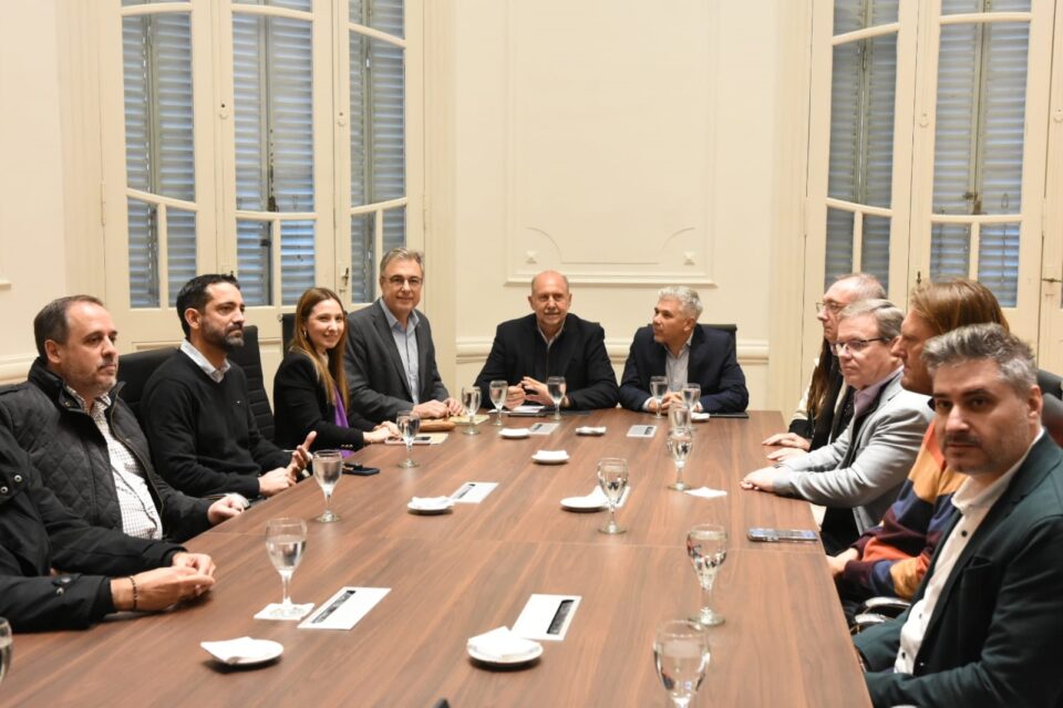 Omar Perotti y Luis Castellano se reunieron con autoridades del Centro Comercial