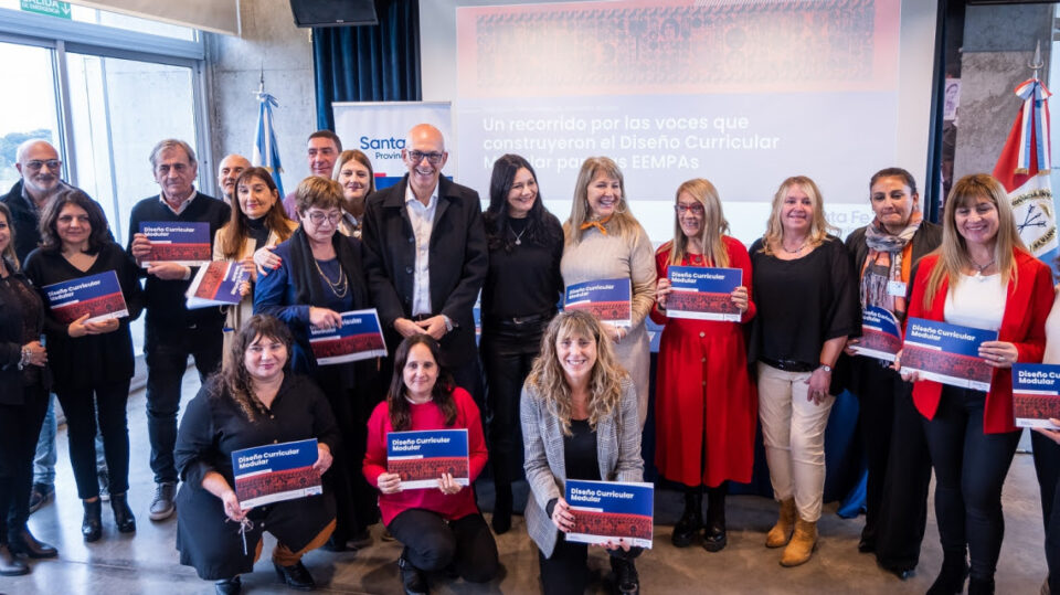 La provincia presentó el nuevo diseño curricular para la modalidad de educación para jóvenes y adultos